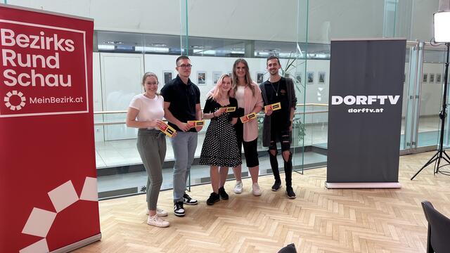 Am ersten Tag interviewten Schülerinnen und Schüler der Berufsschule 7: Magdalena, Christina, Michael, Elisabeth und Paul absolvieren gerade die Duale Akademie. | Foto: DorfTV