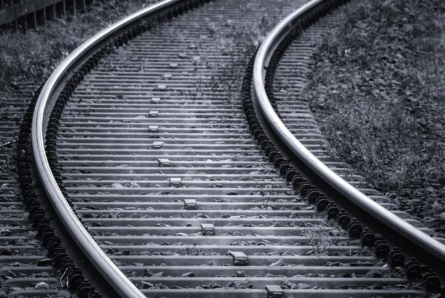Die Modernisierungsoffensive bei der Salzburger Lokalbahn wird auch während der Sommermonate vorangetrieben. | Foto: pixabay/Symbolfoto