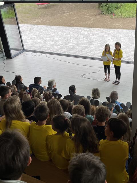 Die Kinderbürgermeisterinnen.