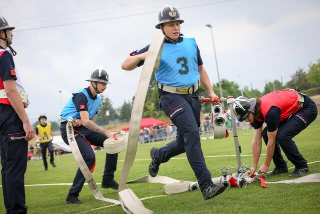 Bei dem Jugendfeuerwehr-Leistungsbewerb in Edt wurden in Summe 228 Abzeichnen in zufriedene, stolze Kinderhände übergeben. | Foto: O. Deutsch, BFKDO
