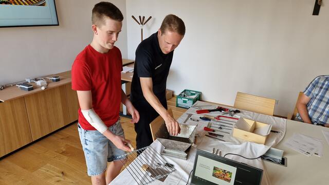 Die Fachabschlussprojekte sind an eine Lehrabschlussprüfung angelehnt und sollen als Vorbereitung für diese dienen. | Foto: Ralph Schimana