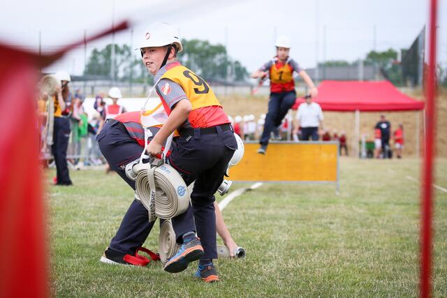 Bei dem Jugendfeuerwehr-Leistungsbewerb in Edt wurden in Summe 228 Abzeichnen in zufriedene, stolze Kinderhände übergeben. | Foto: O. Deutsch, BFKDO