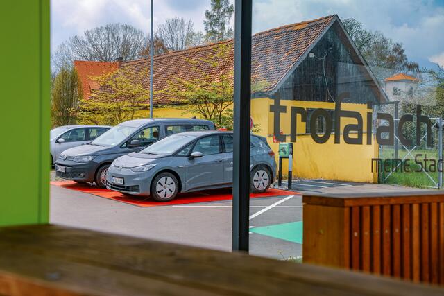 Carsharing: Beim Busterminal stehen ein E-Golf und ein VW-Caddy zur Verfügung.  | Foto: Stadt Trofaiach