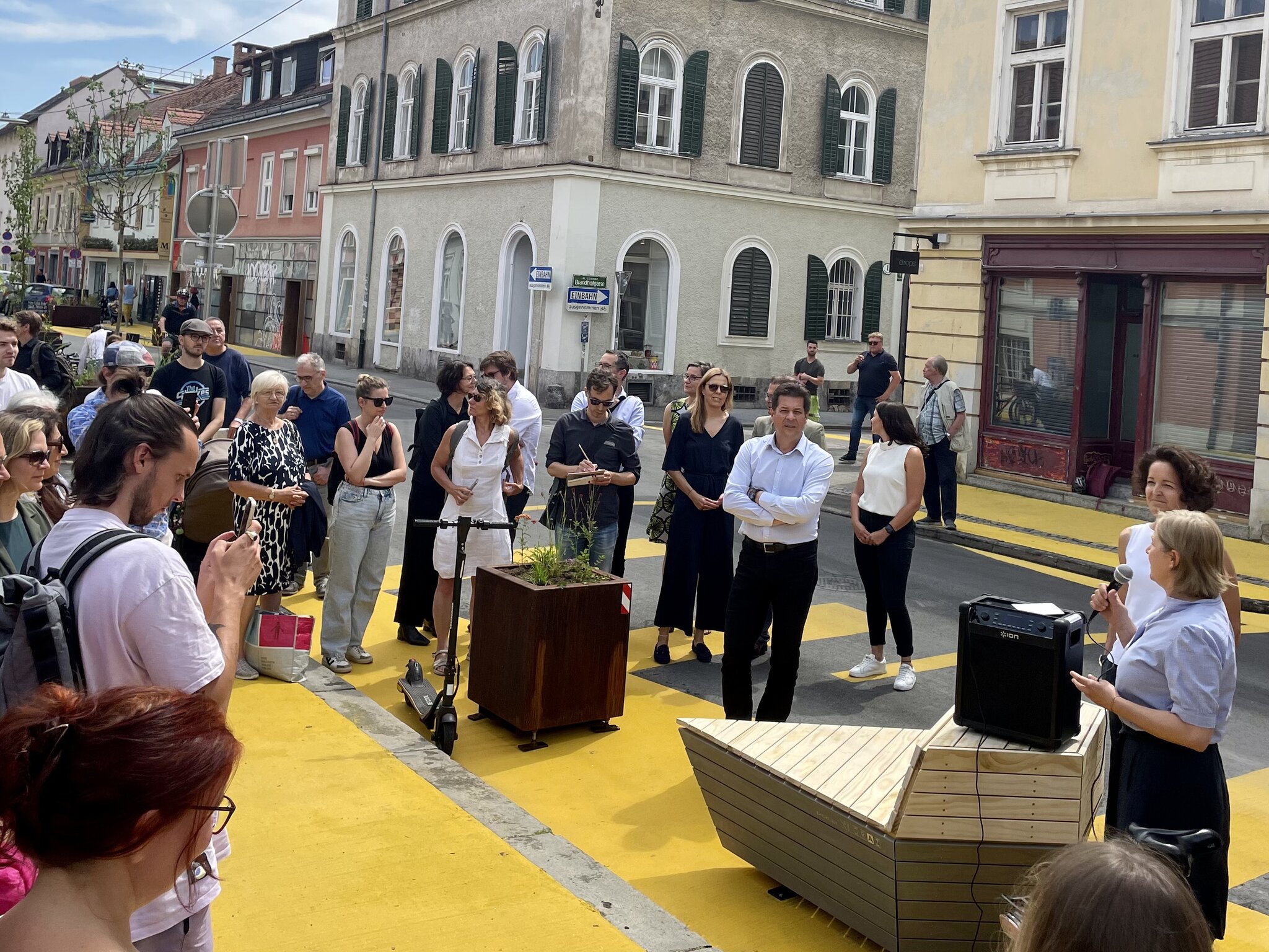 Verkehr auf Augenhöhe Begegnungszone Zinzendorfgasse wurde Graz