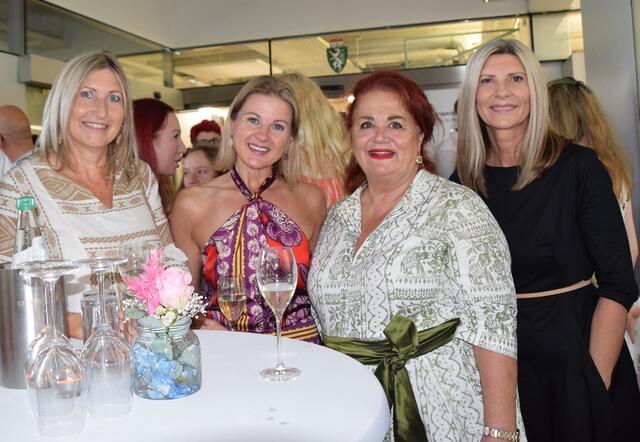 Christa Trauner (2.v.re) mit den langjährigen Mitarbeiterinnen Gerda Warolly, Christiane Hubner und Gabriele Pirs (v.l.)