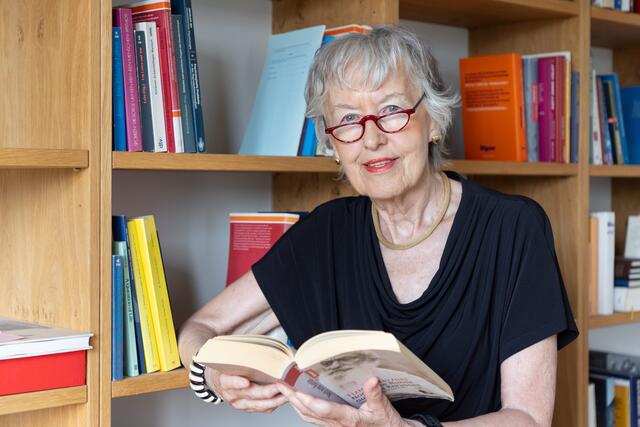 Lebensweisheiten und Verständnis für die Krankenhausseelsorge schöpft Müller auch aus der Literatur. | Foto: Konstantinov