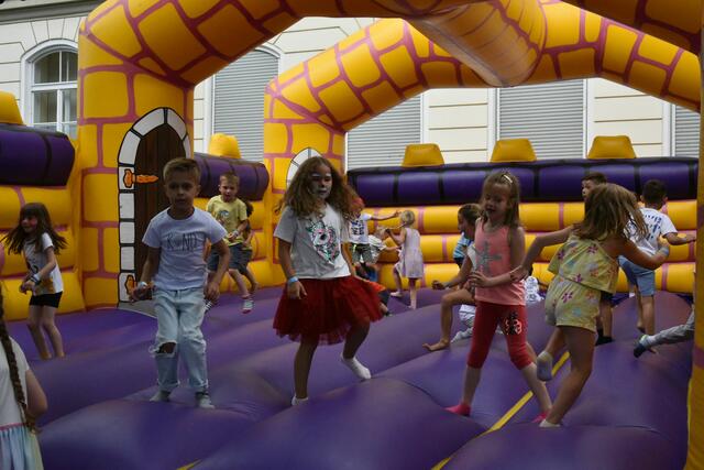 Die vielen Kinder-Attraktionen waren gut besucht. Bei tollen Hupfburgen, Schminkstation und vielen weiteren tollen Angeboten war für alle etwas dabei. | Foto: Gerald Dreisiebner