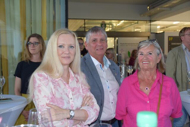 Heidi Armbrust (Büroteam) mit Ferdinand und Irene Weber (Browe)