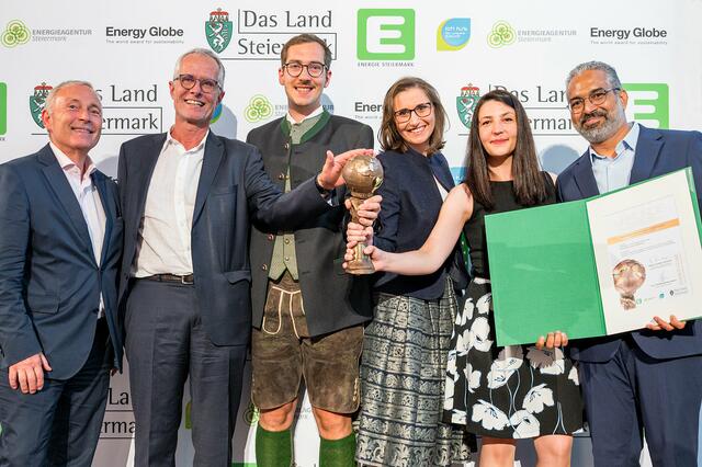 Gewinnerinnen und Gewinner Rubrik Forschung: Rubrikpate Christian Purrer (Energie Steiermark), Harald Raupenstrauch, Stefan Windisch-Kern, Alexandra Holzer (Team Montanuniversität Leoben), Aida Hartleb und Raul Estrada Vazquez (Team FH JOANNEUM)  | Foto: Johannes Gellner