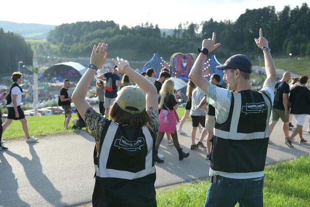 30 katholische und evangelische Seelsorgende der „Mindful Crew“ sind beim „Electric Love Festival“ im Einsatz. | Foto: Erzdiözese Salzburg (eds)/Hiva Naghshi