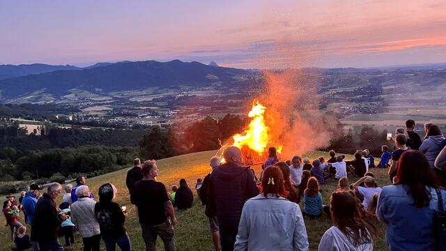 Traditionelles Peterfeuer in Oberschlierbach | Foto: Geppert