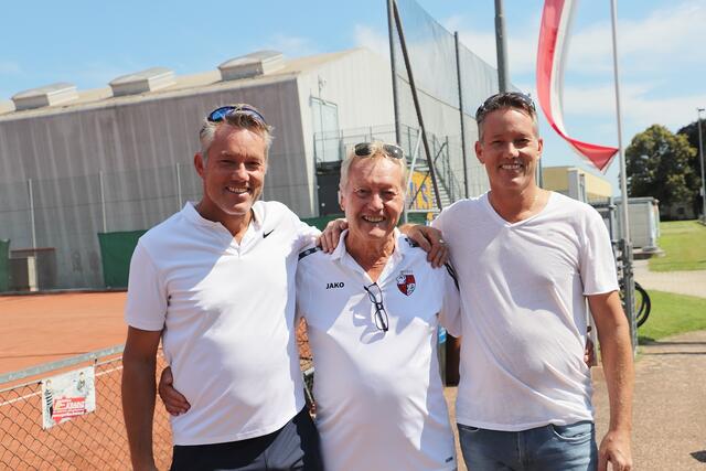 Tennis-Trio: Vater Klaus Blechinger mit seinen Söhnen Klaus jun. und Jörg. | Foto: Edith Ertl