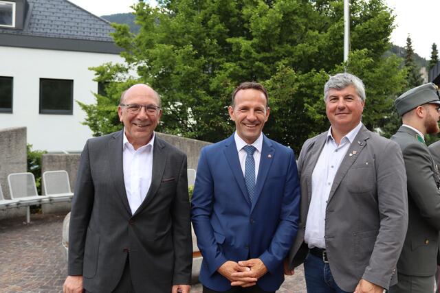 Auch diese Bürgermeister nahmen am Festakt teil: Harald Sieß, Bürgermeister von Strengen, Patrik Wolf, Bürgermeister der Gemeinde Pettneu und Harald Bonelli, der Bürgermeister aus Pians.  | Foto: Elisabeth Zangerl 
