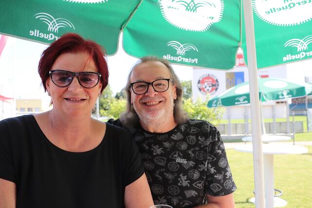 Karl und Almuth Huderz-Thümel verfolgten das Tennismatch | Foto: Edith Ertl