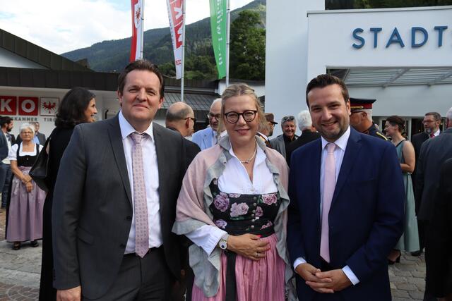 Landesrat Rene Zumbobel, Landtagsabgeordnete Beate Scheiber und Landtagsabgeordneter sowie Bürgermeister der Nachbargemeinde Zams, Benedikt Lentsch.  | Foto: Elisabeth Zangerl 