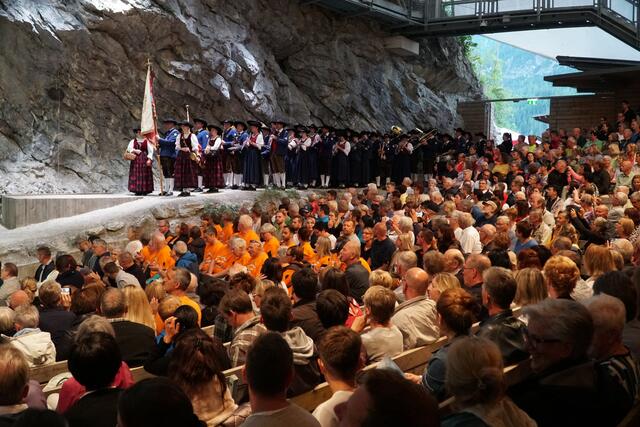 Einzug der Musikkapelle Elbigenalp am Premierenabend. | Foto: Reichel