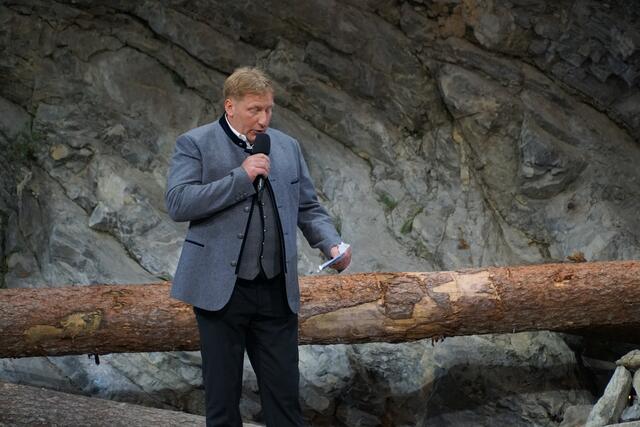Bürgermeister Markus Gerber bei seiner Begrüßung. | Foto: Reichel