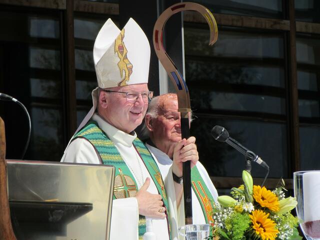 Bischof Benno Elbs zelebrierte die Bruderschaftsfeier in St. Anton und überbrachte auch Grüße des Bischofs Hermann Glettler. 