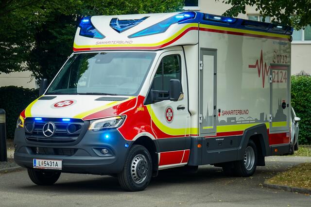 bergabe Steht Bevor Neue Rettungswagen F r Den Arbeiter Samariterbund bergabe-steht-bevor-neue-rettungswagen-f-r-den-arbeiter-samariterbund