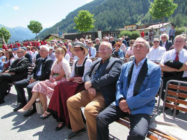 Alt-LH Günther Platter, BH Siegmund Geiger mit Gattin Andrea, Helene Mall, Alt-Vizekanzler Hubert Gorbach und Karl Schranz. 