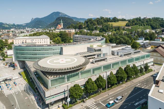 Alle Verletzten wurden mit insgesamt drei Hubschraubern in das Landeskrankenhaus Salzburg geflogen. | Foto: Franz Neumayr