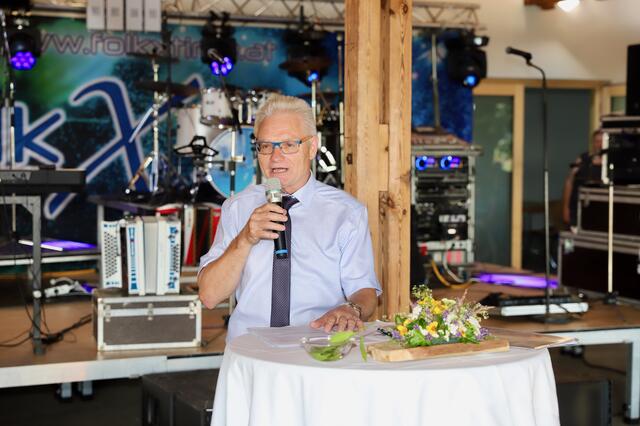 Bgm. Hermann Grassl begrüßte die vielen Gäste. | Foto: Alfred Mayer
