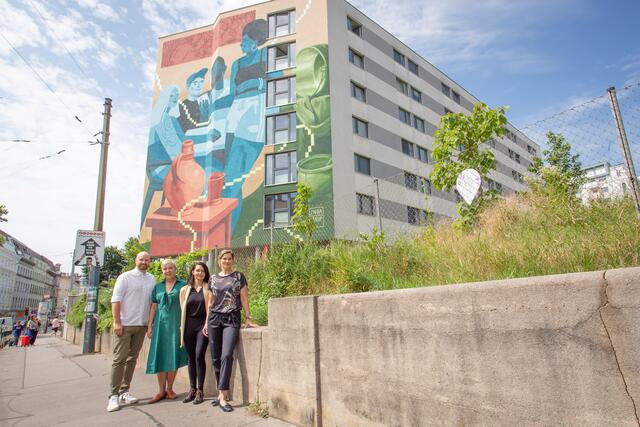 In der Gymnasiumstraße wurde an der Hauswand des Studierendenheims Viennabase19 ein Riesengraffiti angebracht. Es ist eine Malerei, die auf ein Kunstwerk der Kaiserschild-Stiftung basiert. | Foto: Fotogarage Sylvie Bergmann