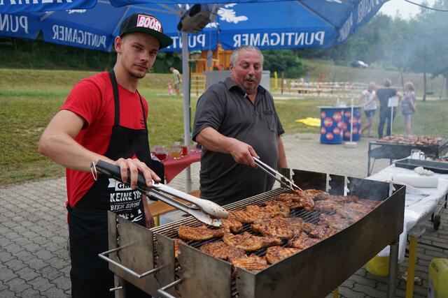 Das Grillfest der Feuerwehr Wallendorf findet am Samstag, dem 15. Juli, beim Feuerwehrhaus statt. | Foto: Elisabeth Kloiber