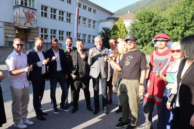 Ein Schnapserl für den Stadt- und Gemeinderat durfte am Schluss auch nicht fehlen. | Foto: Othmar Kolp