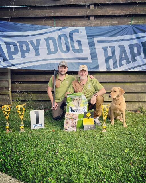 Beim Bewerb gewann man auch Hundefutter. | Foto: Flachberger/Guns 'n' Dogs