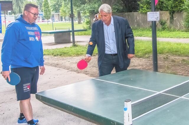 Auch der BV Herr Nevrivy ließ es sich nicht nehmen, ein paar Bälle an diesem Jubiläumstag mit uns zu spielen. | Foto: Tischtennis Hobby Wien/R.Lendl