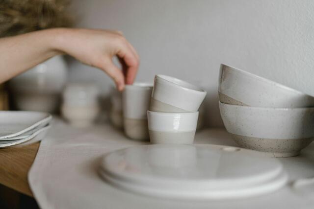 Anna Maria Regner entführt in ihre Arbeitswelt. In ihrer Werkstatt "formfrei" in Traunfeld, lässt sie ein wenig hinter die Kulissen blicken. | Foto: Hannah Ecker