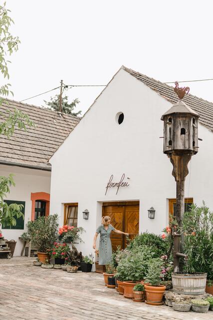 Anna Maria Regner entführt in ihre Arbeitswelt. In ihrer Werkstatt "formfrei" in Traunfeld, lässt sie ein wenig hinter die Kulissen blicken. | Foto: Hannah Ecker