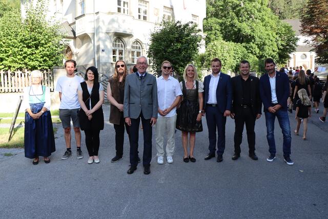 GRin Monika Rotter, GR Benjamin Stenico, GRin Angela Walter-Biechl, GR Johannes Königsecker, Bgm. Herbert Mayer, StR Philipp Pflaume, Stadträtin Doris Sailer, LA Dominik Traxl, Vizebgm. Thomas Hittler und Vizebgm Mathias Niederbacher (v.l.). | Foto: Othmar Kolp