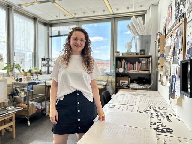 Daniela Brill Estrada geht in ihrer Kunst komplexen Themen mit minimalistischen Abstraktionen nach. | Foto: ISTA