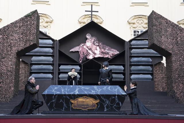 König Philipp II (Günther Groissböck), Elisabeth (Karina Flores) | Foto: operklosterneuburg 2023/Lukas Beck