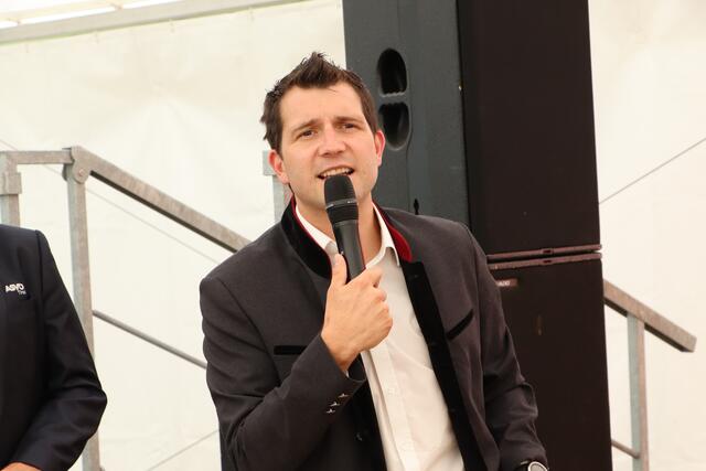 Bürgermeister Alexander Jäger hob die Wichtigkeit des Vereins in der Gemeinde hervor. | Foto: Eisabeth Neuner