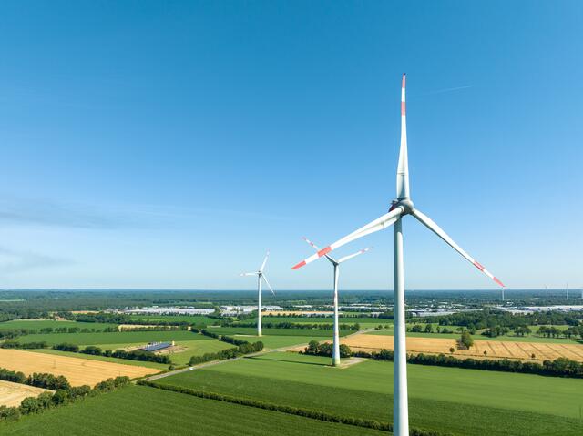 Die Wirtschaftskammer OÖ fordert vehement den Ausbau von Windkraft – bis zu 340 Windkraftanlagen könnten im Bundesland umgesetzt werden.  | Foto: PantherMedia - hansenn