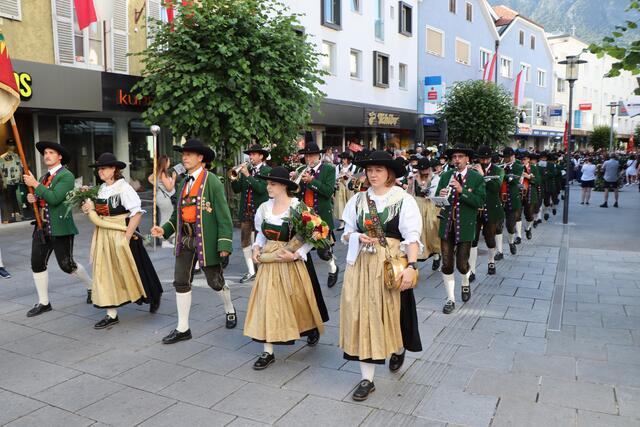Die Stadtmusikkapelle Landeck mit Kapellmeister Helmut Schmid führte den Festumzug an. | Foto: Othmar Kolp