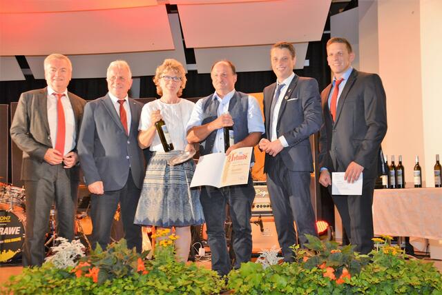 Ehrenteller fü Christine und Jörg Reisinger | Foto: Peter Taurer