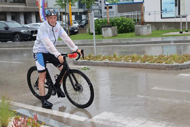 Die ersten Stunden musste Klaus Bäumel im Regen fahren.  | Foto: Stadtgemeinde Althofen