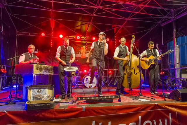 Die Old School Basterds rockten den Ennser Hauptplatz beim ersten cittamusica-Konzert am 8. Juli. | Foto: Christoph Huemer
