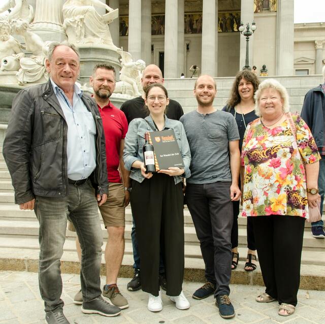 Bürgermeister Dieter Pusch, Vizebürgermeister Michael Sgarz, Gemeindevorstand Bernhard Götz, Nationalrätin Julia Herr, Gemeindevorstand Martin Giefing, Ersatzgemeinderätin Manuela Stangl und Pensionistenvorsitzende Maria Hadek | Foto: SPÖ Neudörfl