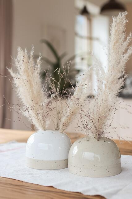 Anna Maria Regner entführt in ihre Arbeitswelt. In ihrer Werkstatt "formfrei" in Traunfeld, lässt sie ein wenig hinter die Kulissen blicken. | Foto: Anna Maria Regner