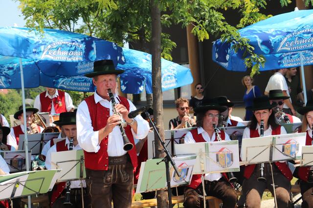 Mit Frühschoppen, kulinarischen Schmankerln und einem Ringelspiel für Kinder knüpfte Kalsdorf an die Tradition des Annasonntags an. | Foto: Edith Ertl