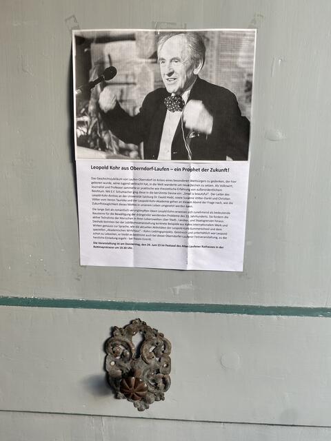 Die Laufener haben sogar die Eingangstüren zu Geschäften plakatiert. | Foto: Tauriska