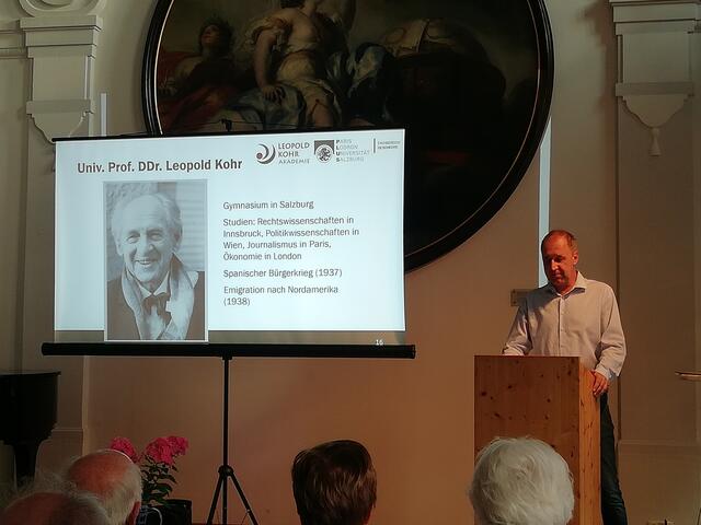 Dr. Ewald Hiebl der Leiter des Leopold Kohr-Archives an der Universität Salzburg. | Foto: Sturm/Laufen