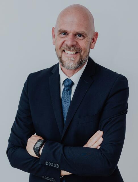 Ab 1. September wird Christoph Burgstaller die Leitung des Bildungshauses Schloss Puchberg übernehmen. | Foto: Magdalena Raab