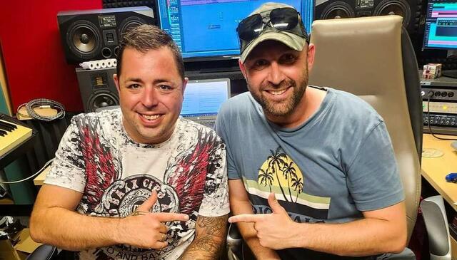 Martin Baumgartner im Studio mit seinem Produzenten Michael Macher