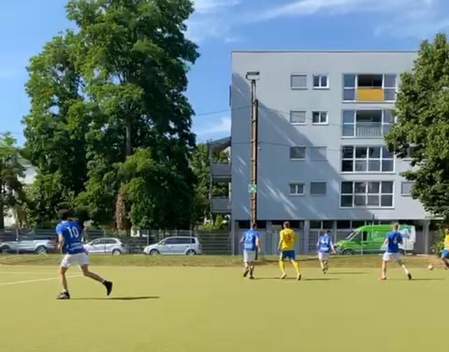 Sommerhitze und Kunstrasen forderten die Kicker zusätzlich.